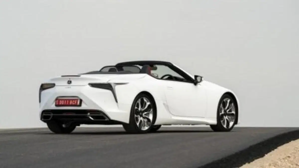 LC500 Convertible: il sogno termico educato da aprire in chiave Lexus [video] (19)
