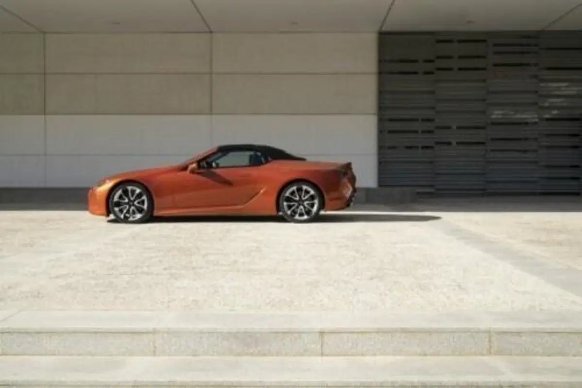 LC500 Convertible: il sogno termico educato da aprire in chiave Lexus [video] (22)