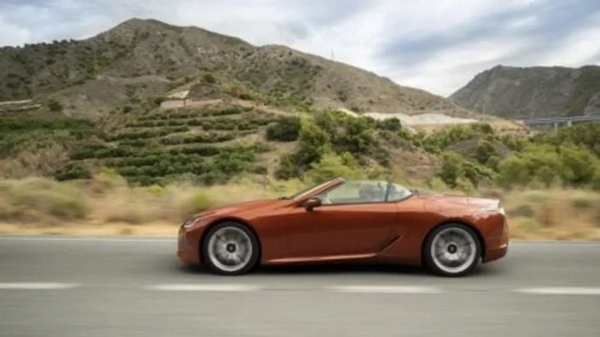 LC500 Convertible: il sogno termico educato da aprire in chiave Lexus [video] (21)