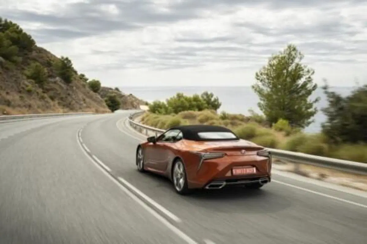 LC500 Convertible: il sogno termico educato da aprire in chiave Lexus [video] (23)
