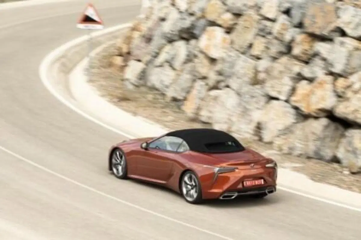 LC500 Convertible: il sogno termico educato da aprire in chiave Lexus [video] (25)