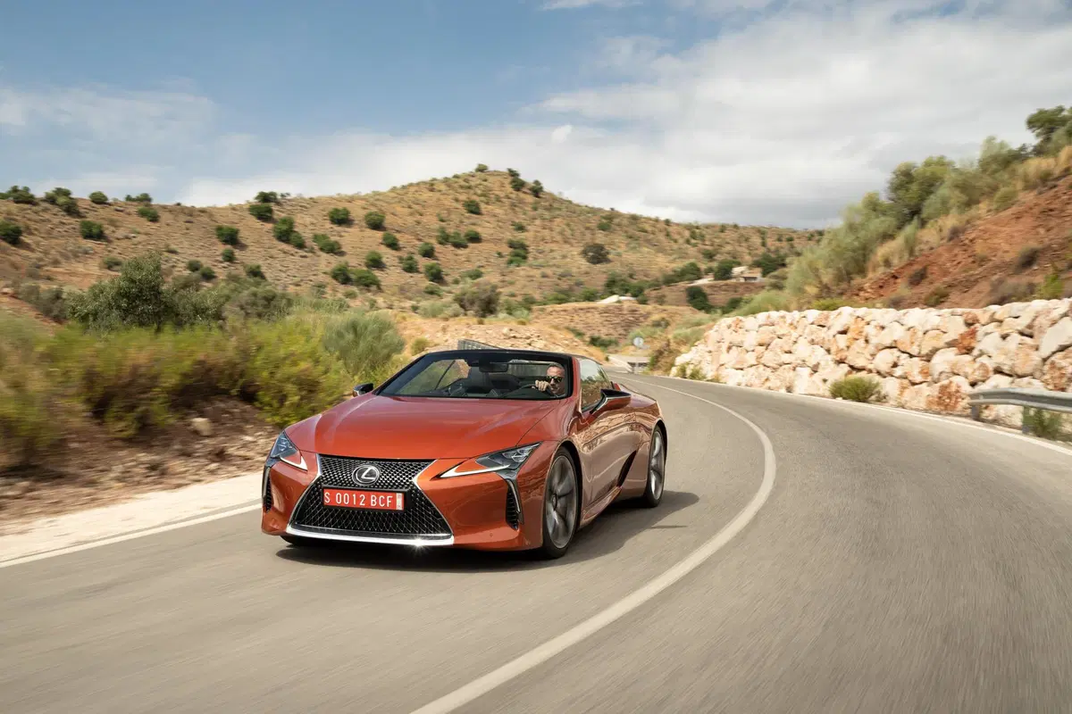 LC500 Convertible: il sogno termico educato da aprire in chiave Lexus [video] (28)