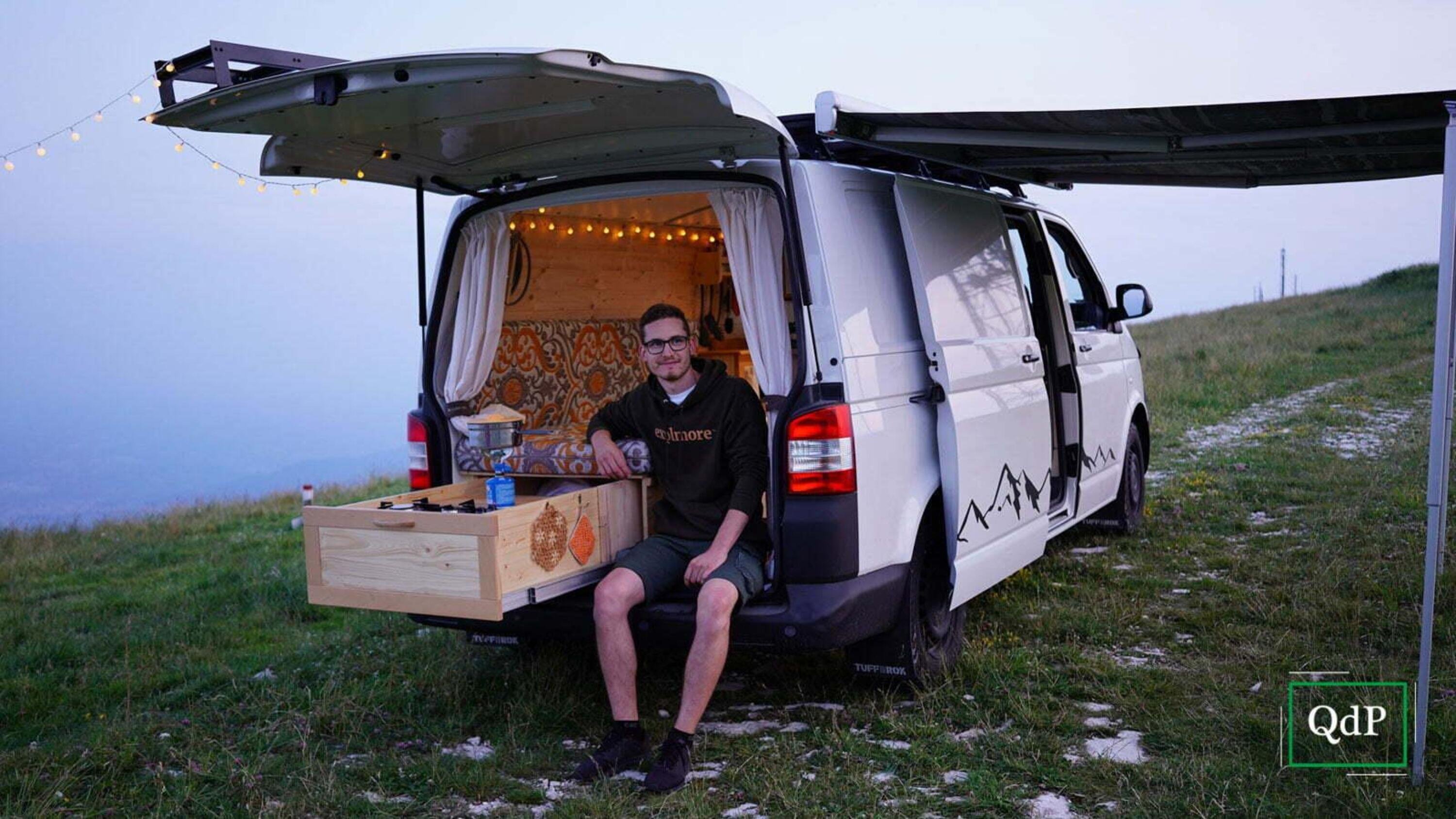 Veneto, a 22 anni prepara un furgone allestito camper per andarci in Norvegia