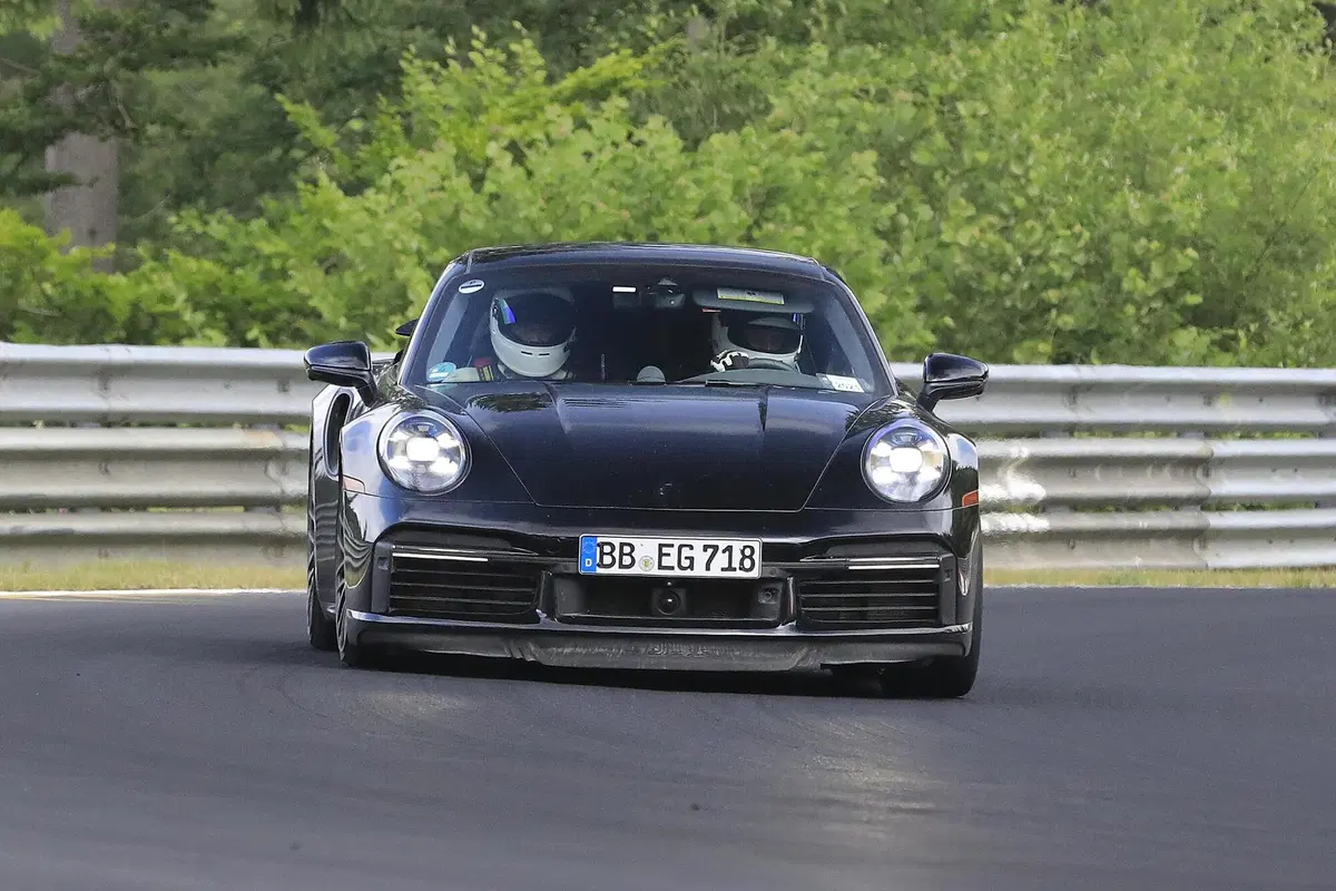Porsche 911, si lavora sull'ibrido. Le foto spia (2)