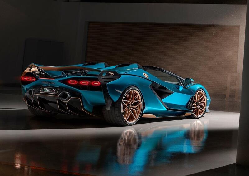 In arrivo una Lamborghini V12 con ibrido plug-in di ispirazione Si&aacute;n