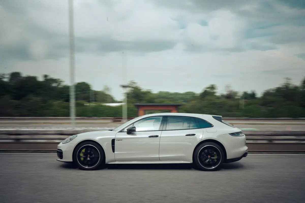 Porsche Panamera 4S e-Hybrid, PRO e CONTRO. La pagella e tutti i numeri della prova strumentale (10)