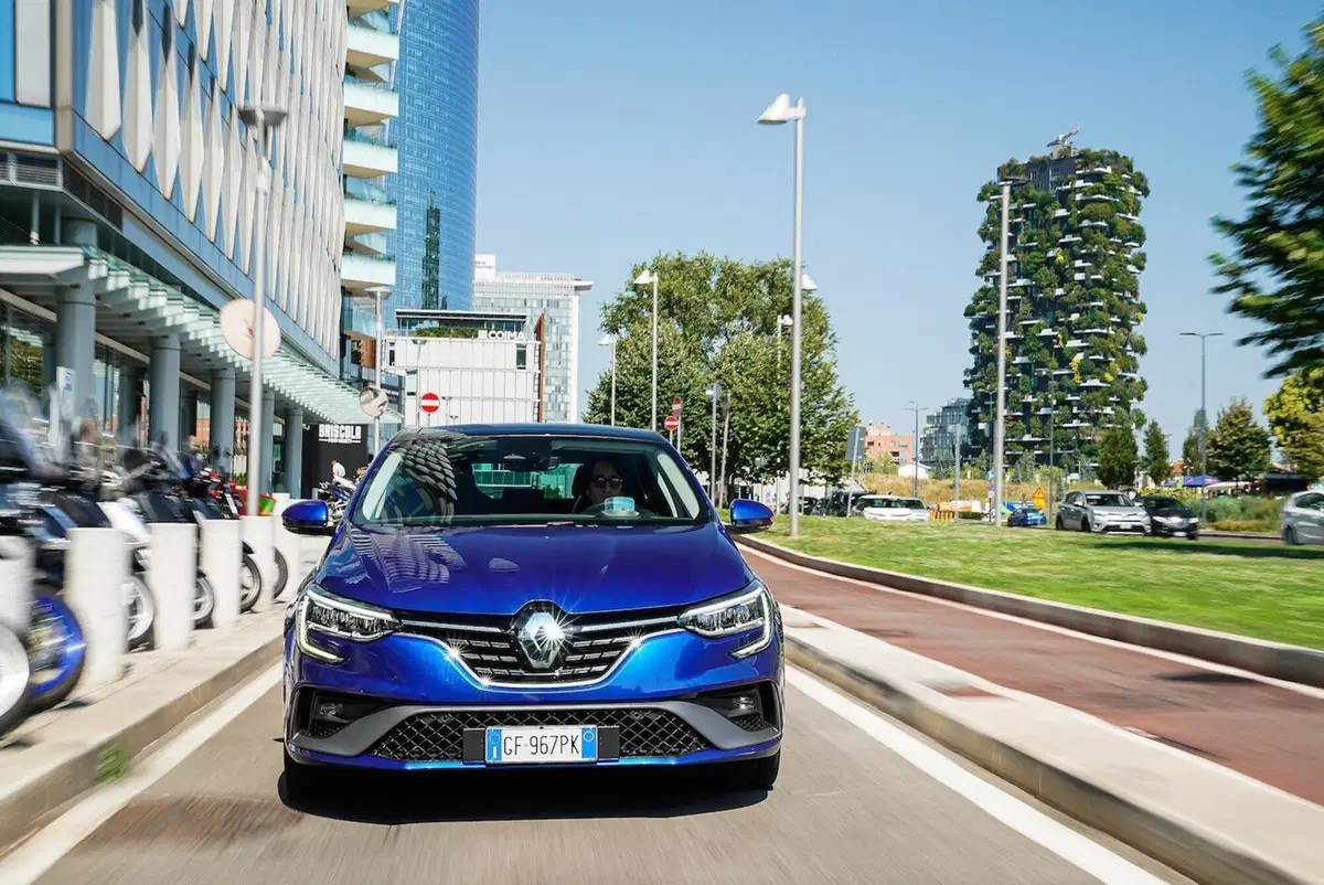 Megane E-Tech Plug-in Hybrid: maturità tecnologica (8)
