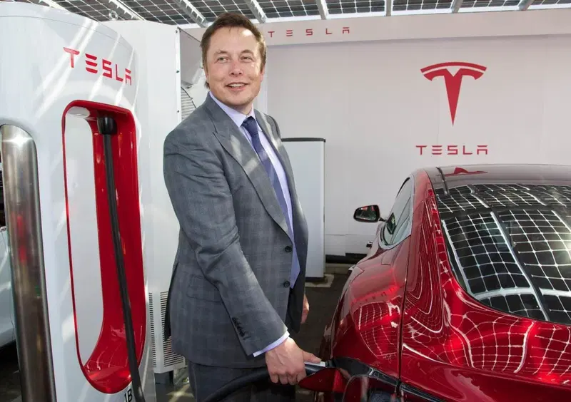 Tesla potrebbe guadagnare 25 miliardi di dollari l&rsquo;anno dall'apertura della rete di ricarica