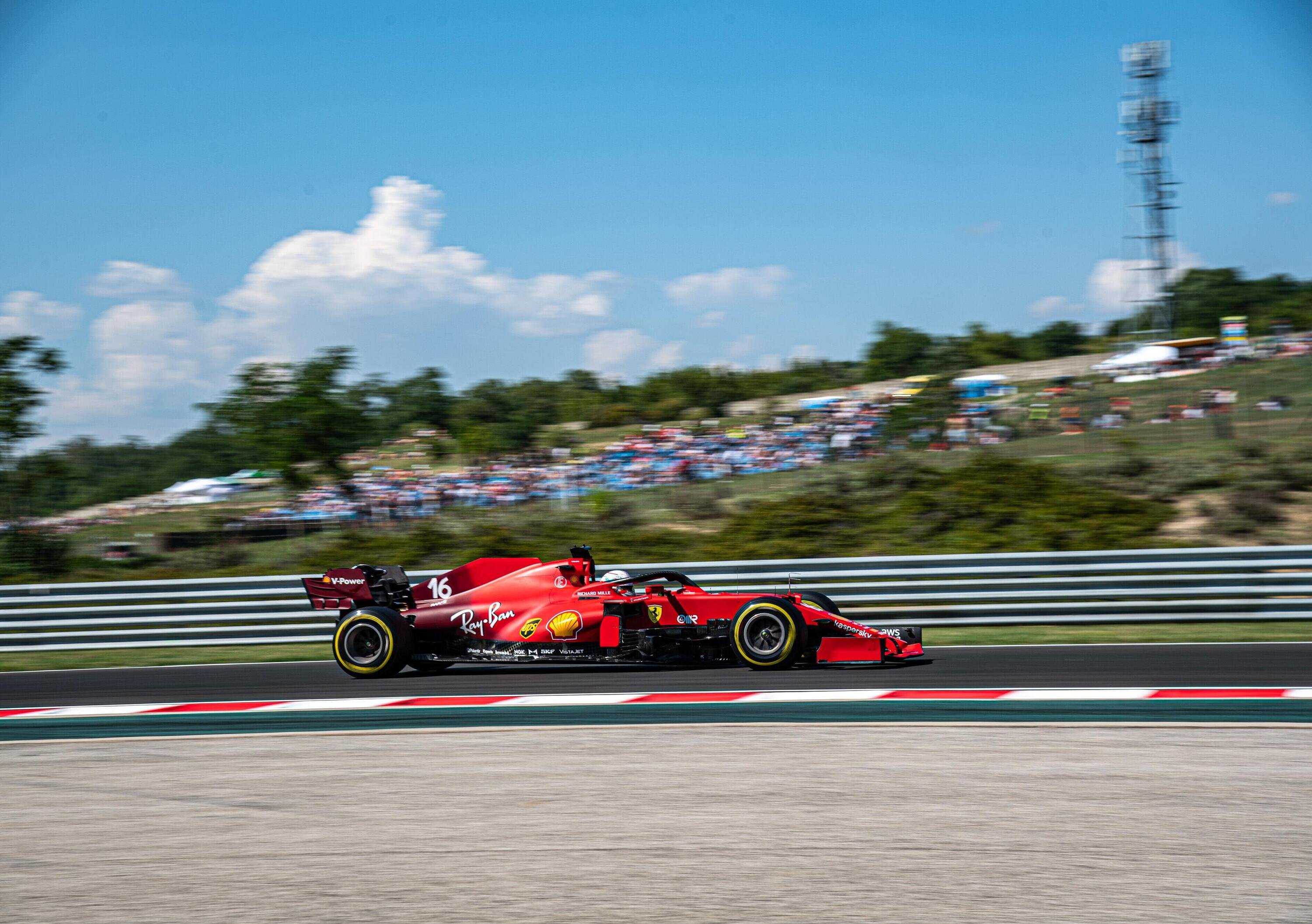 F1, Leclerc promuove il Venerd&igrave; della Ferrari