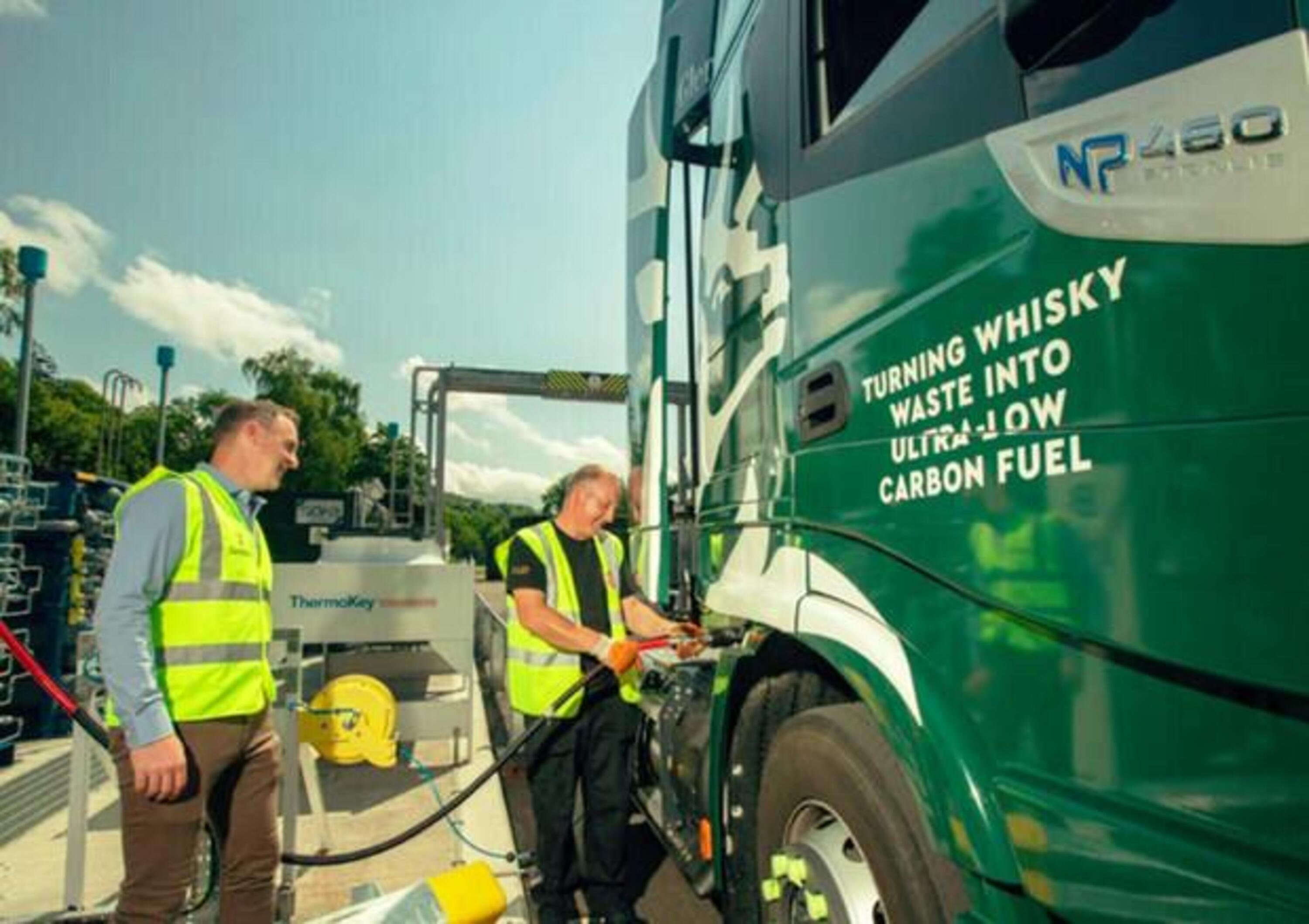 Altro che diesel elettrificato: in Scozia i camion sono alimentati a whisky