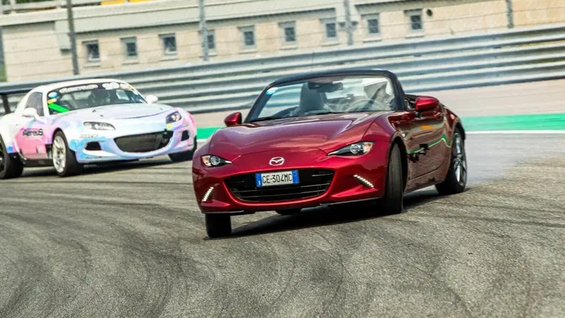 Nessun trasverso pericoloso con la MX-5, salvo volerlo a tutti i costi disattivando i controlli