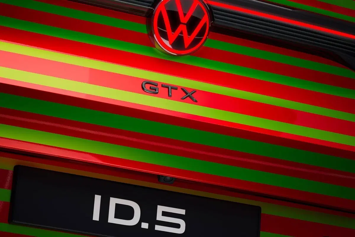 Volkswagen ID.5 si mostra nelle prime foto teaser (2)