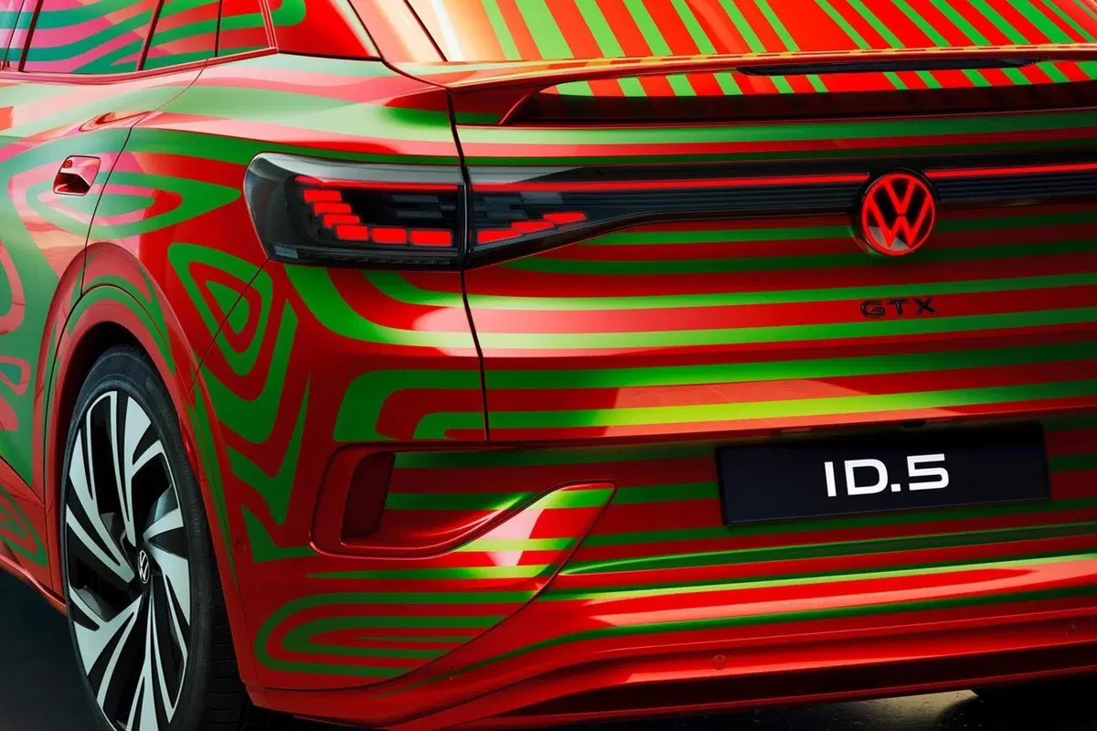 Volkswagen ID.5 si mostra nelle prime foto teaser (3)