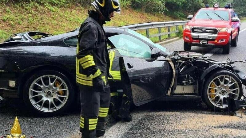 Ferrari: supercar distrutta in un incidente a Malpensa, Milano