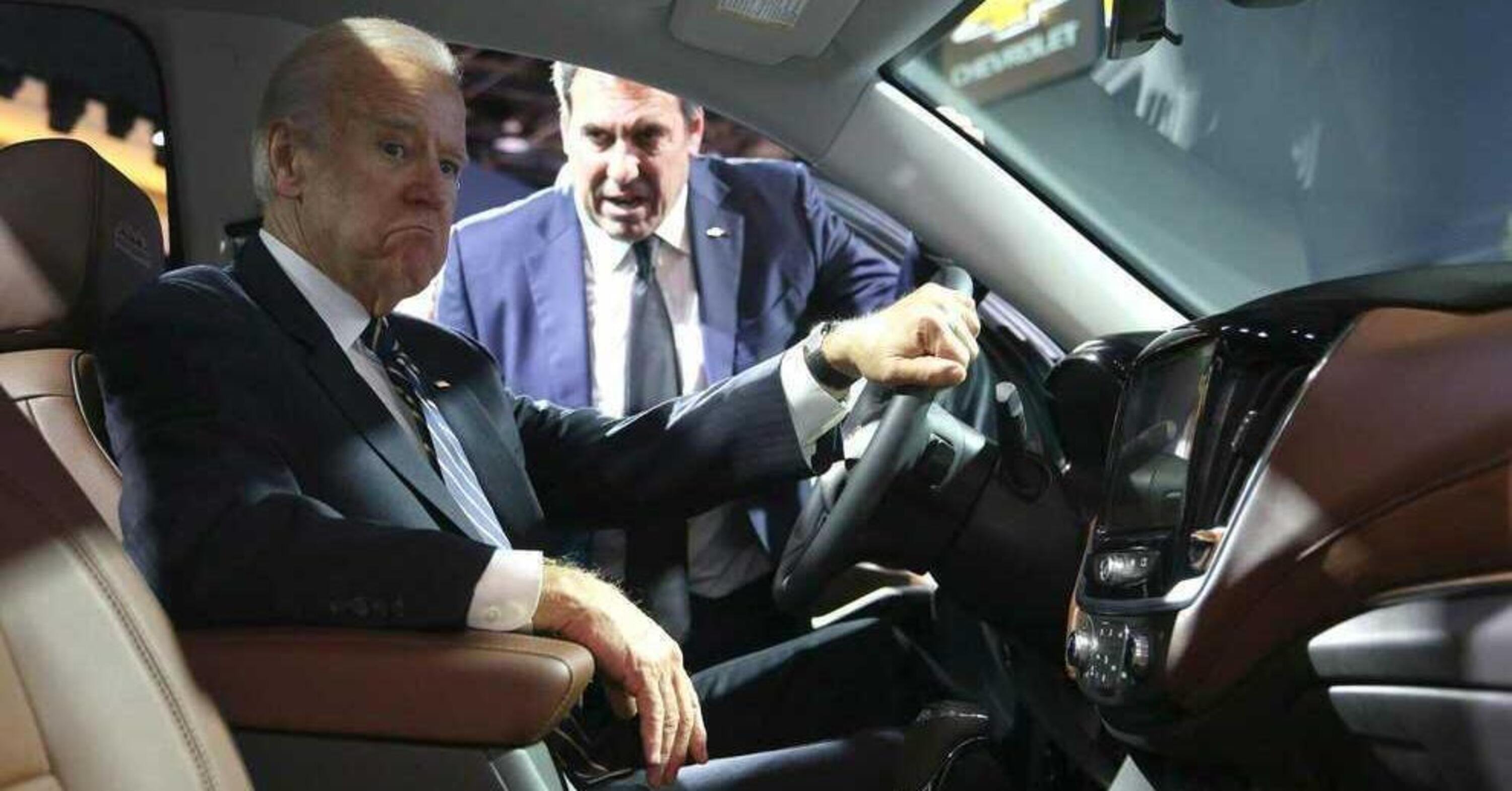 L&#039;ordine di Biden: nel 2030 met&agrave; delle auto vendute saranno elettriche