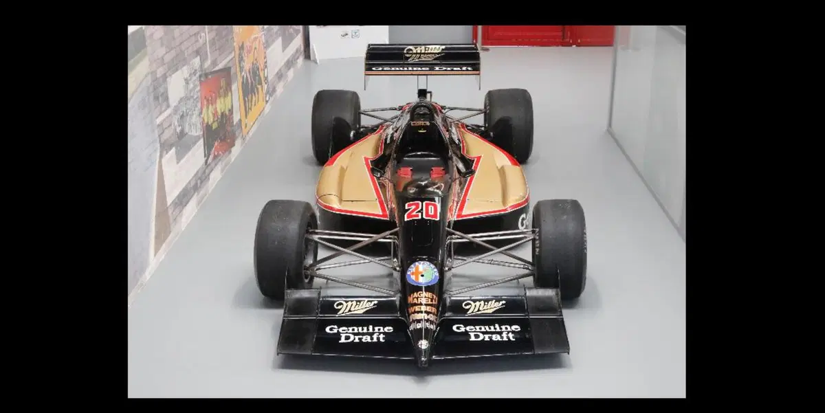 Asta con mezzi incredibili e prezzi interessanti: dall'Alfa F.Indy al Motorhome di Schumi e i piloti Ferrari (4)