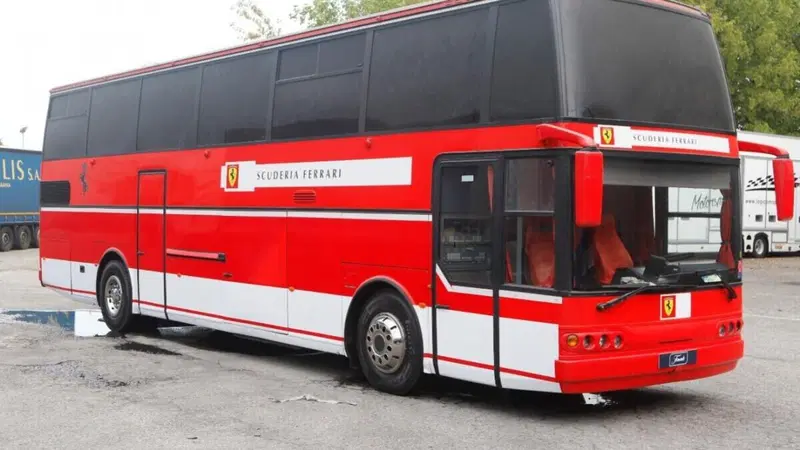 Asta con mezzi incredibili e prezzi interessanti: dall'Alfa F.Indy al Motorhome di Schumi e i piloti Ferrari