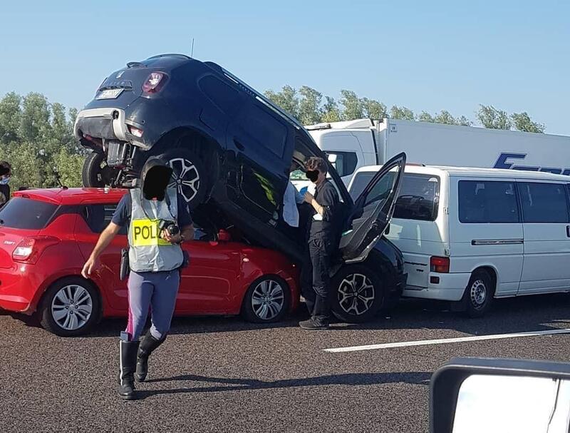 Incidenti d&#039;agosto, Italia: la Swift che alza il Duster [45&deg; quasi]