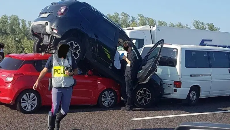 Incidenti d'agosto, Italia: la Swift che alza il Duster [45&deg; quasi]