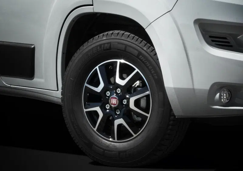Fiat Ducato Furgone Vetrato (2023-->>) (14)