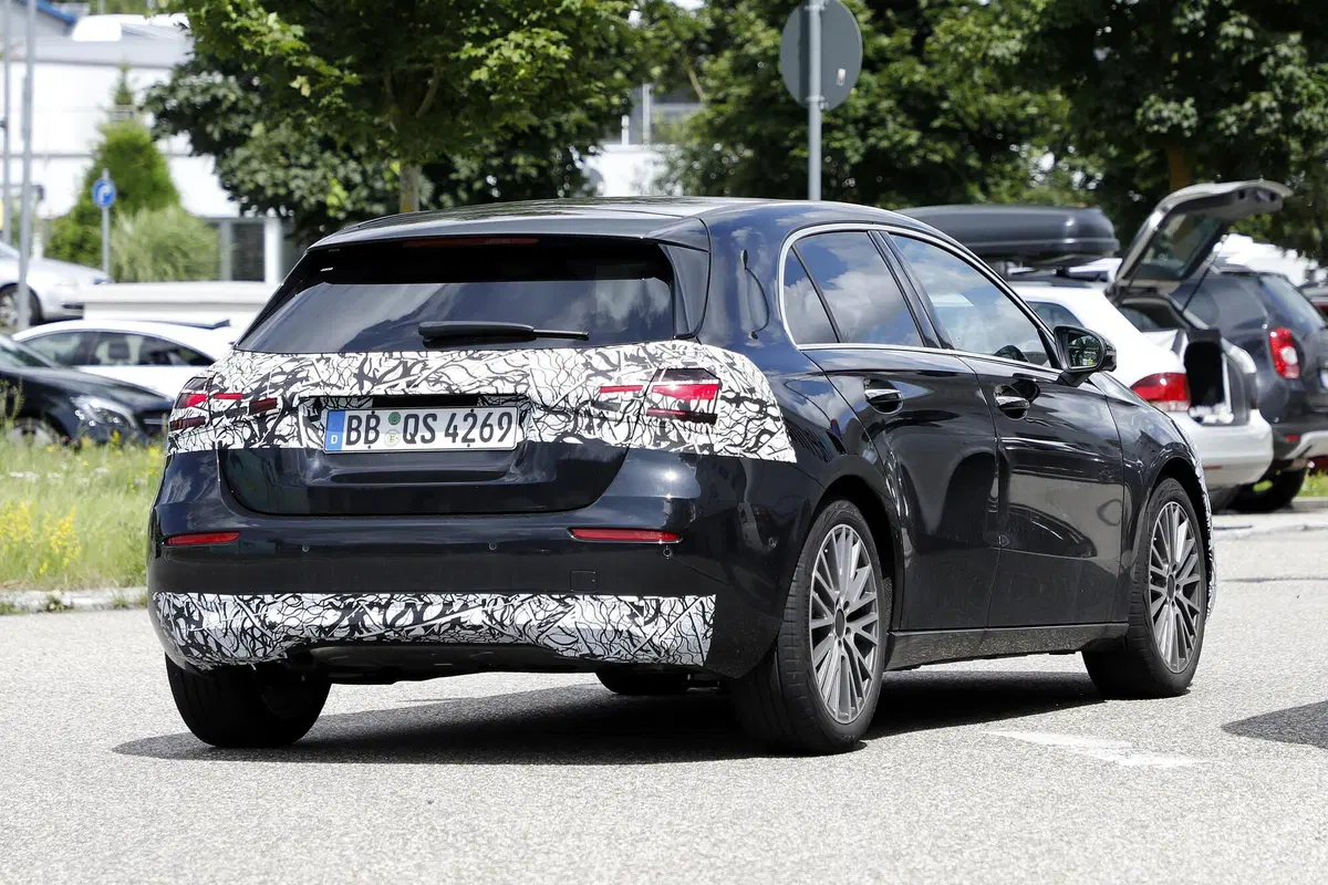 Mercedes Classe A: al debutto il restyling [FOTO SPIA] (3)