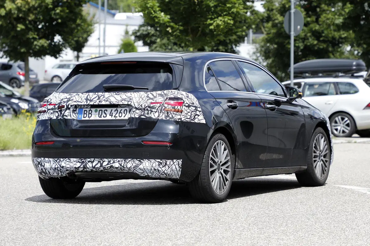 Mercedes Classe A: al debutto il restyling [FOTO SPIA] (4)