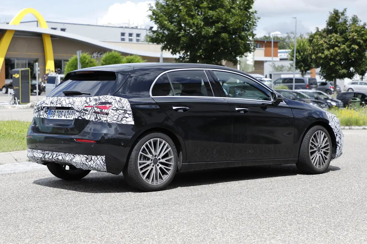 Mercedes Classe A: al debutto il restyling [FOTO SPIA] (6)