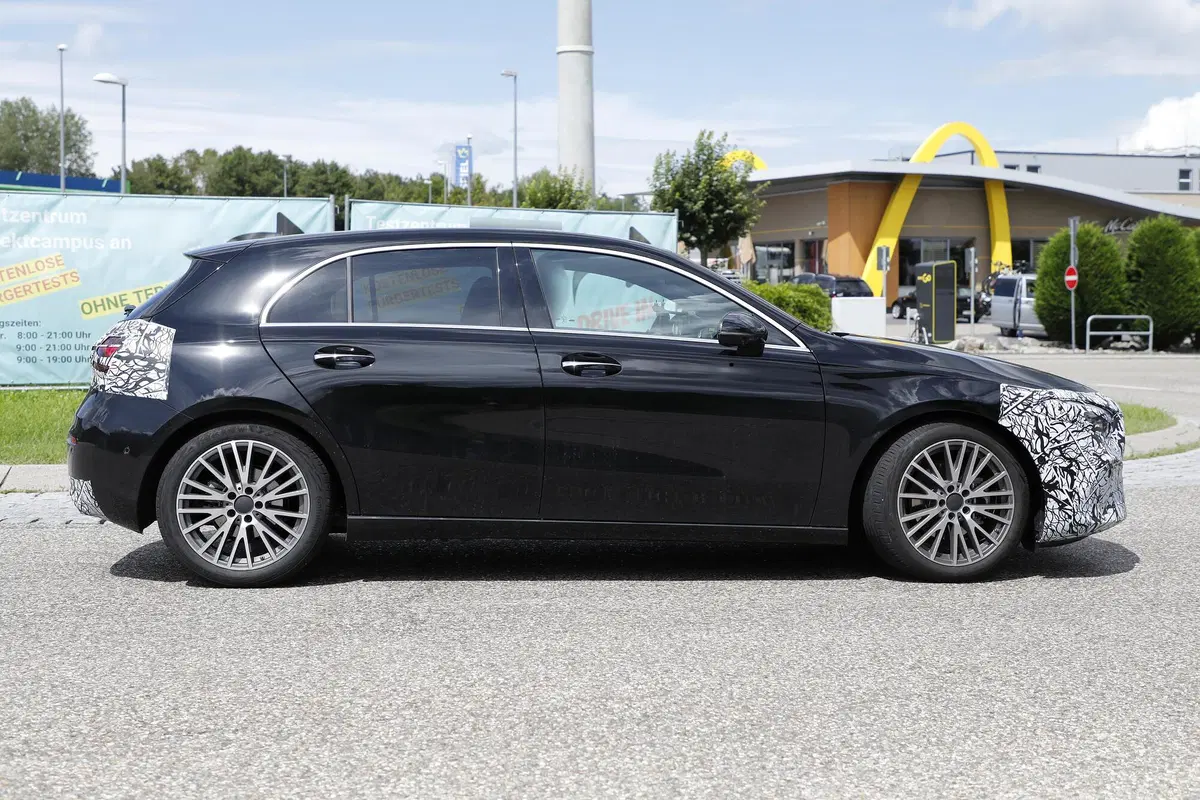 Mercedes Classe A: al debutto il restyling [FOTO SPIA] (7)