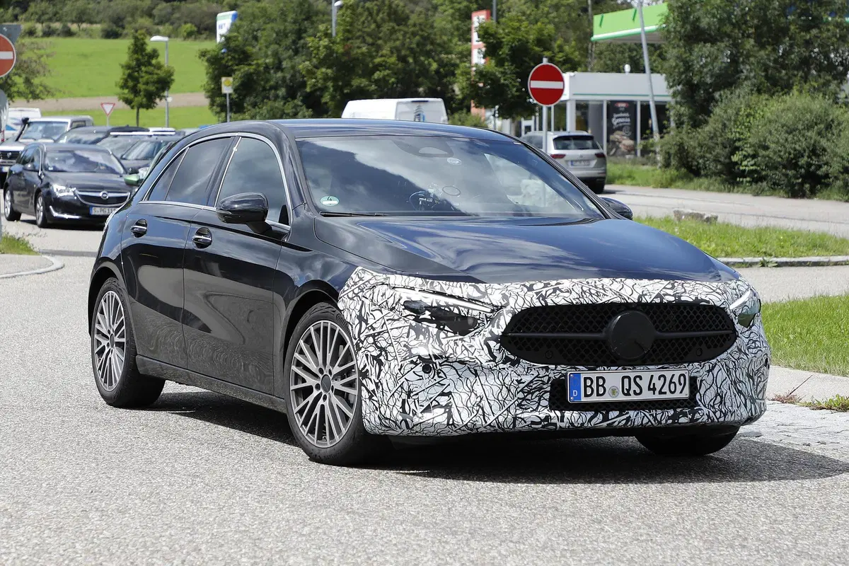 Mercedes Classe A: al debutto il restyling [FOTO SPIA] (8)