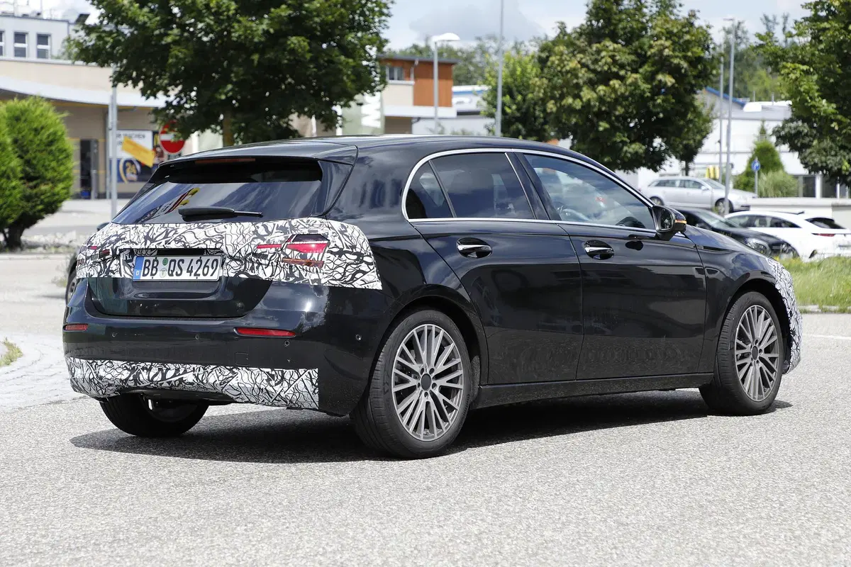 Mercedes Classe A: al debutto il restyling [FOTO SPIA] (10)