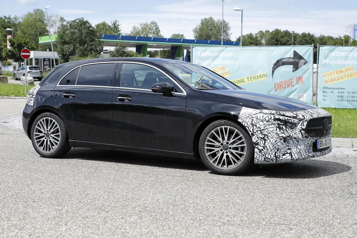 Mercedes Classe A: al debutto il restyling [FOTO SPIA] (11)