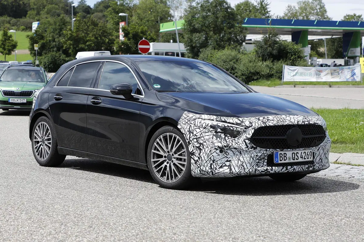 Mercedes Classe A: al debutto il restyling [FOTO SPIA] (12)