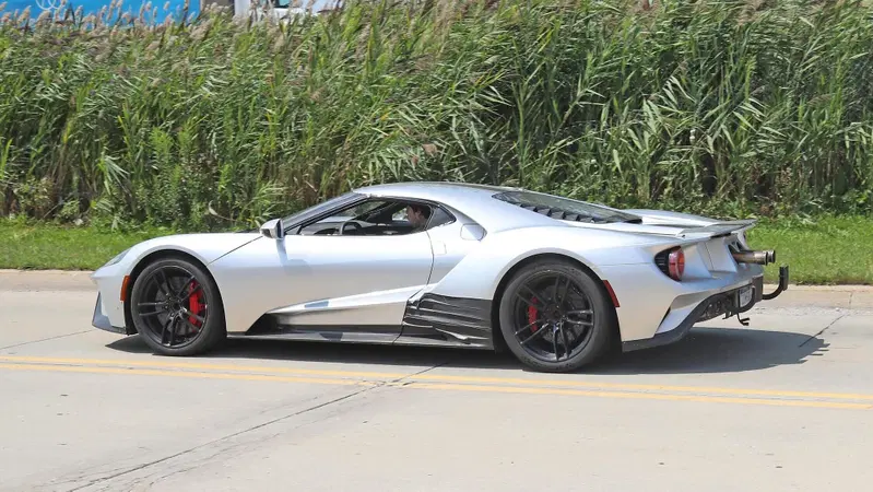L'ultima e pura Ford GT: V8 da oltre 750CV [foto spia]