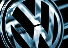 La crisi dei chip costringe al ritorno al passato: Volkswagen vende senza autoradio