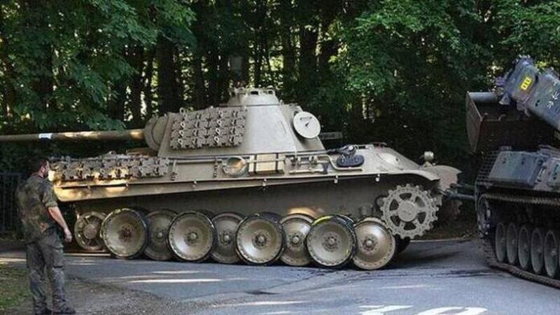 Carro armato tedesco nel box: multato per 250.000 euro