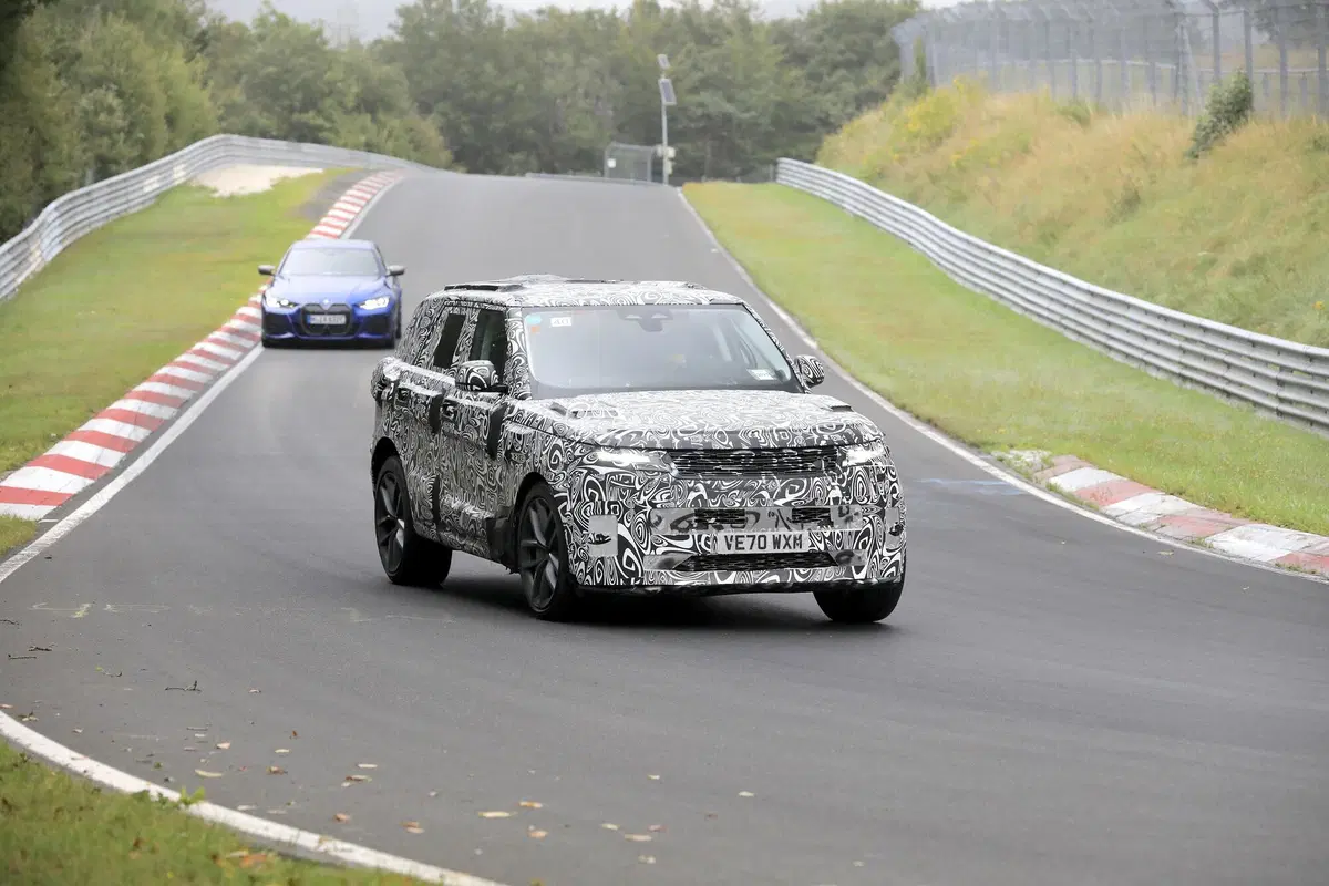 Foto spia: Range Rover Sport SVR