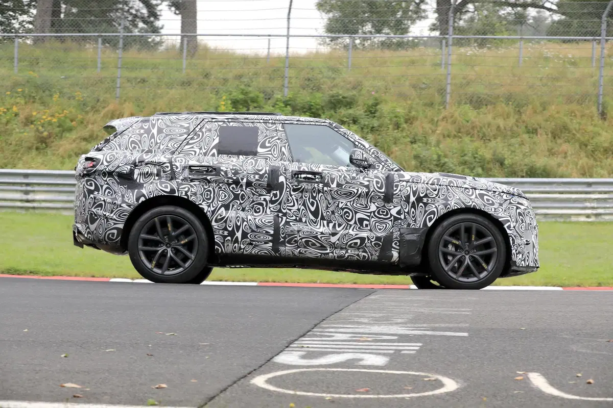 Foto spia: Range Rover Sport SVR (7)