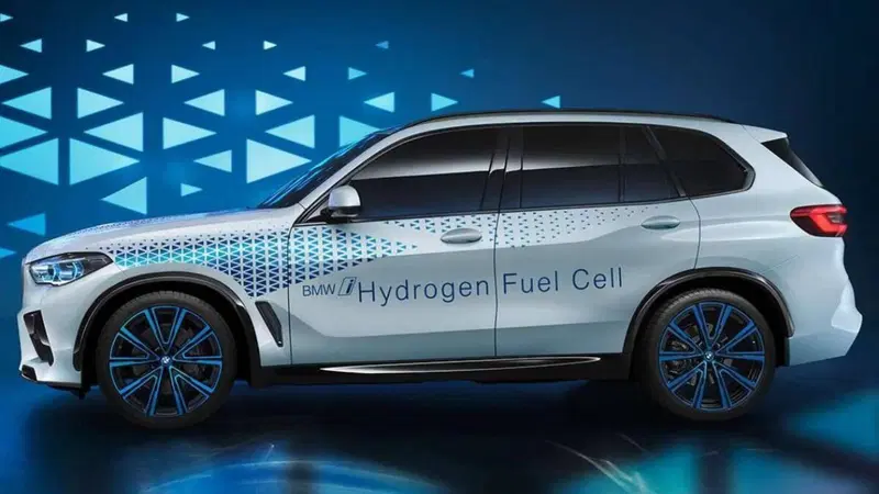 BMW iX5 a idrogeno sar&agrave; all'IAA 2021