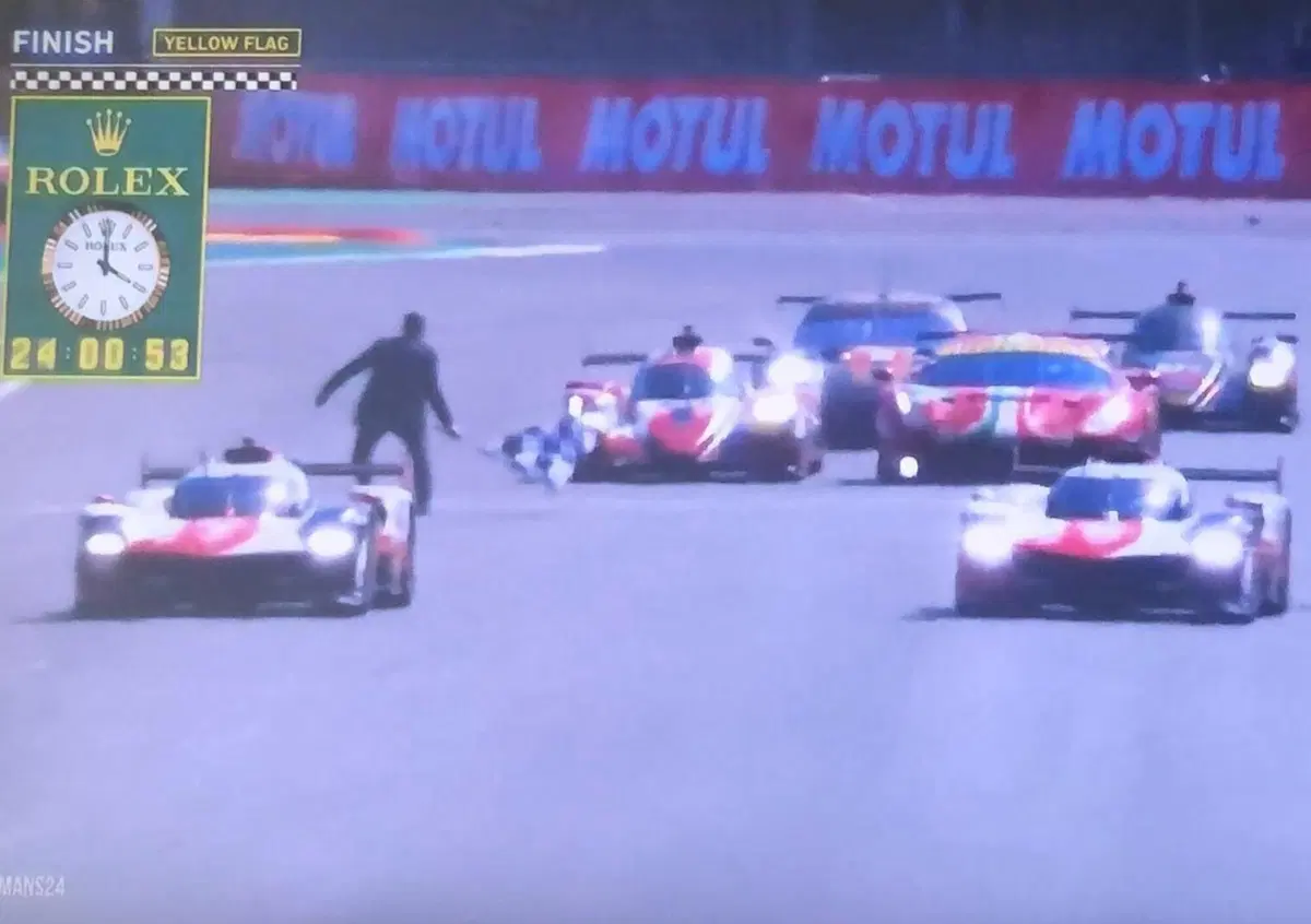 24 ore di Le Mans 2021: direttore di gara quasi investito