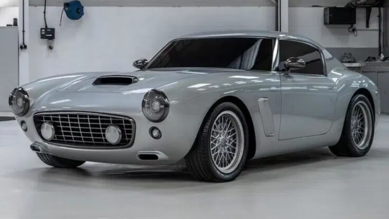 La "nuova" GT Ferrari (v12): fuori 250 sotto 550 [VIDEO]