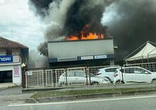 Savigliano, incendio alla concessionaria auto Massimino: si teme per le auto Gpl