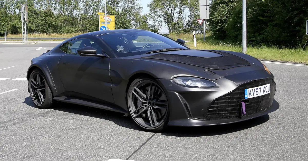 La nuova Aston Martin, Vantage RS V12