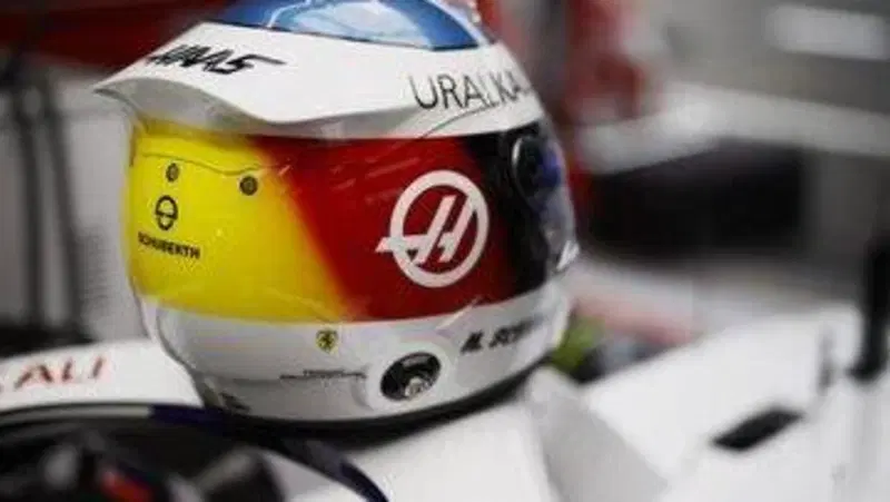 F1, Mick Schumacher casco speciale per celebrare i 30 anni dall'esordio del padre a Spa
