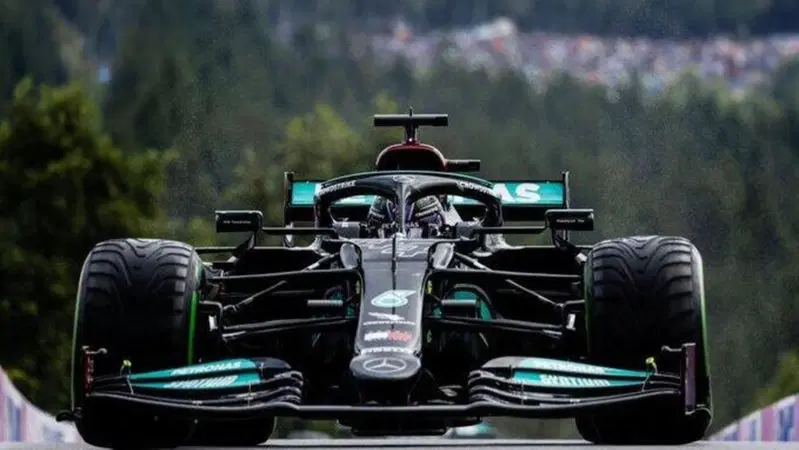 F1, Hamilton: "Complimenti a Verstappen, ho fatto pi&ugrave; fatica nel secondo tentativo"