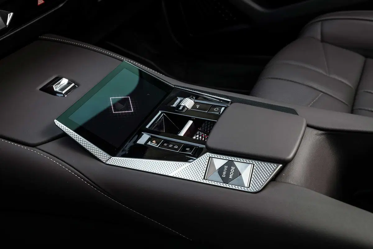 DS 4 si mostra nei suoi dettagli (2)