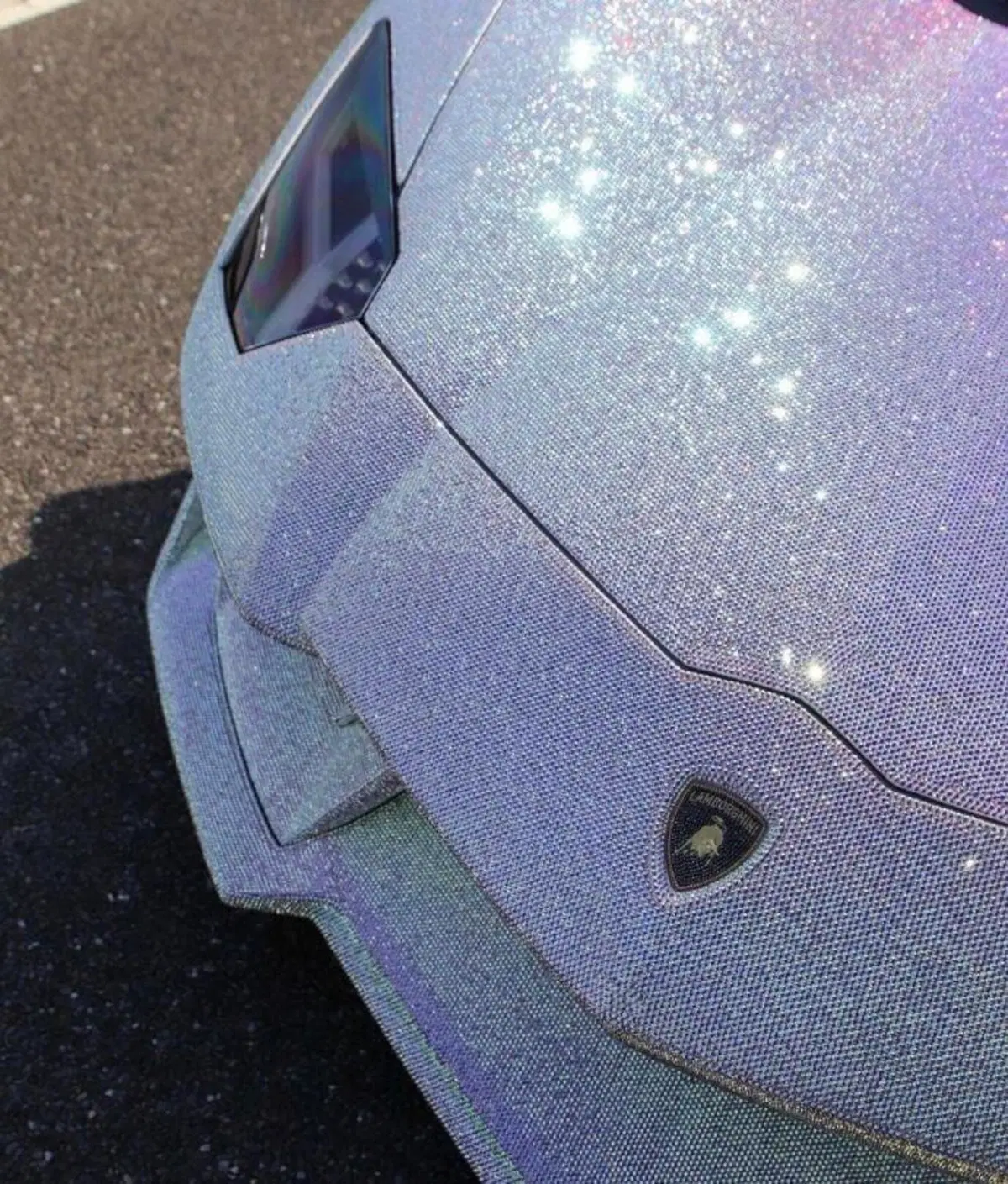 Una Lambo perlata e luccicante (3)
