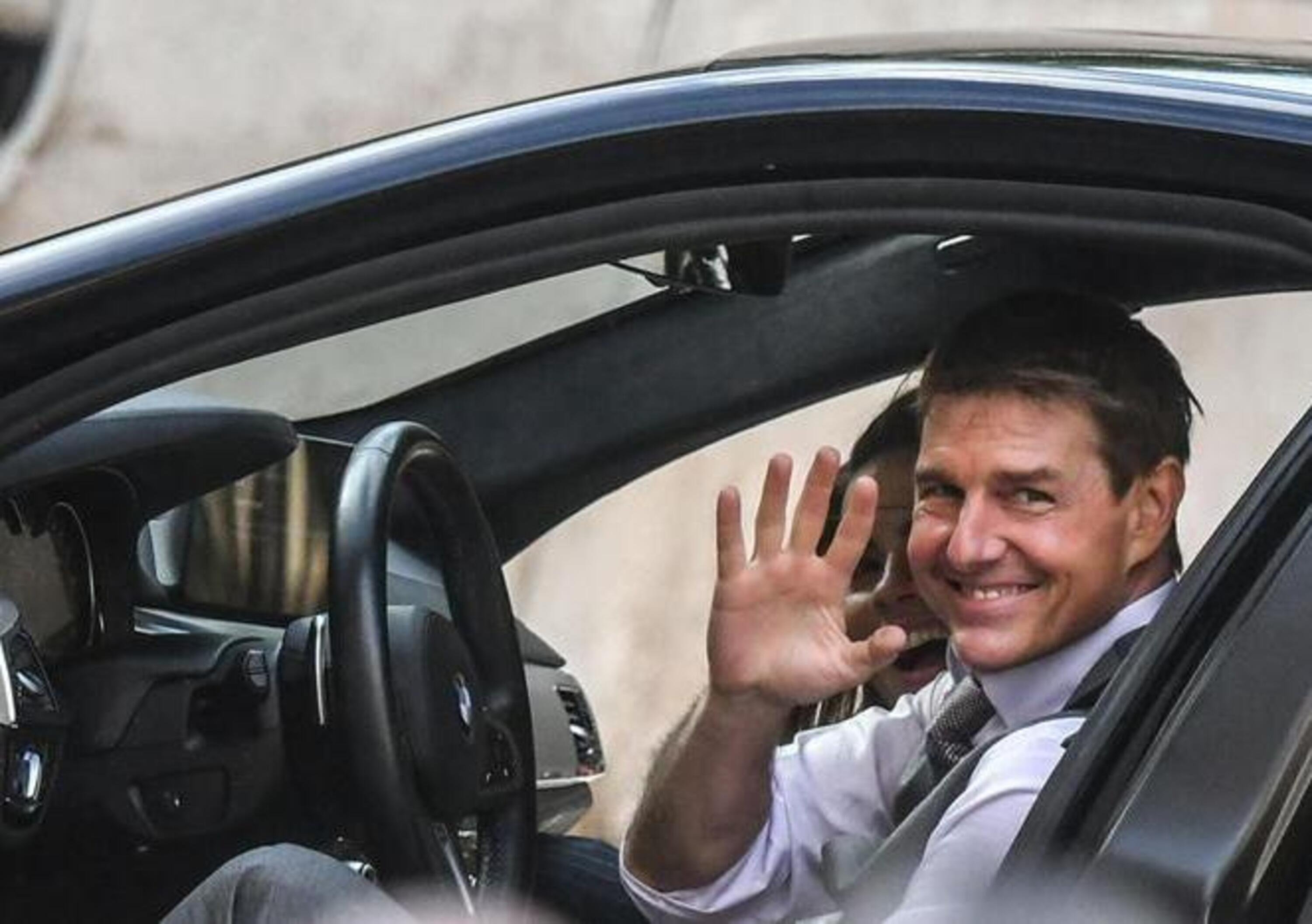 Non c&rsquo;&egrave; pace per Tom Cruise: rubata la BMW del collaboratore con a bordo le sue valigie