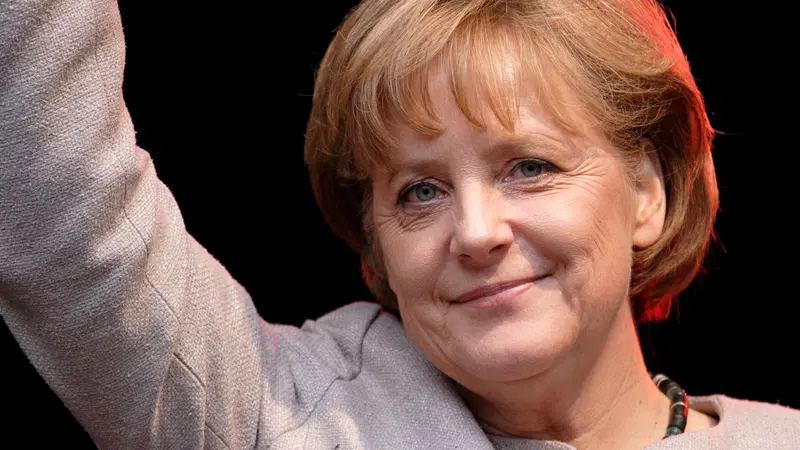 Angela Merkel inaugura il Salone dell'auto di Monaco