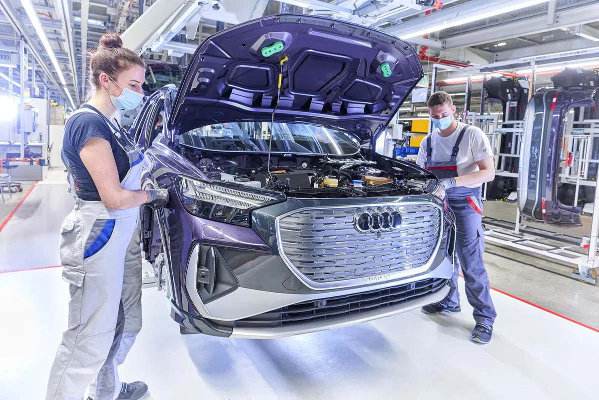 Cosa accade ai lavoratori di un carmaker trasformato e senza pi&ugrave; termici? In Audi riqualificazione e posti garantiti
