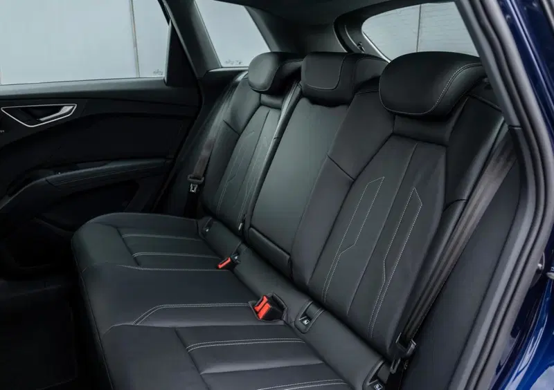 Audi Q4 (12)
